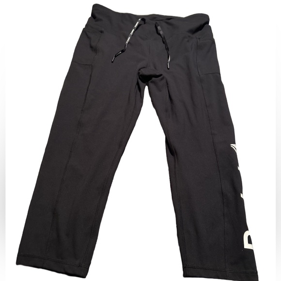 Women's Reebok Black Capris Size XL - Picture 1 of 9